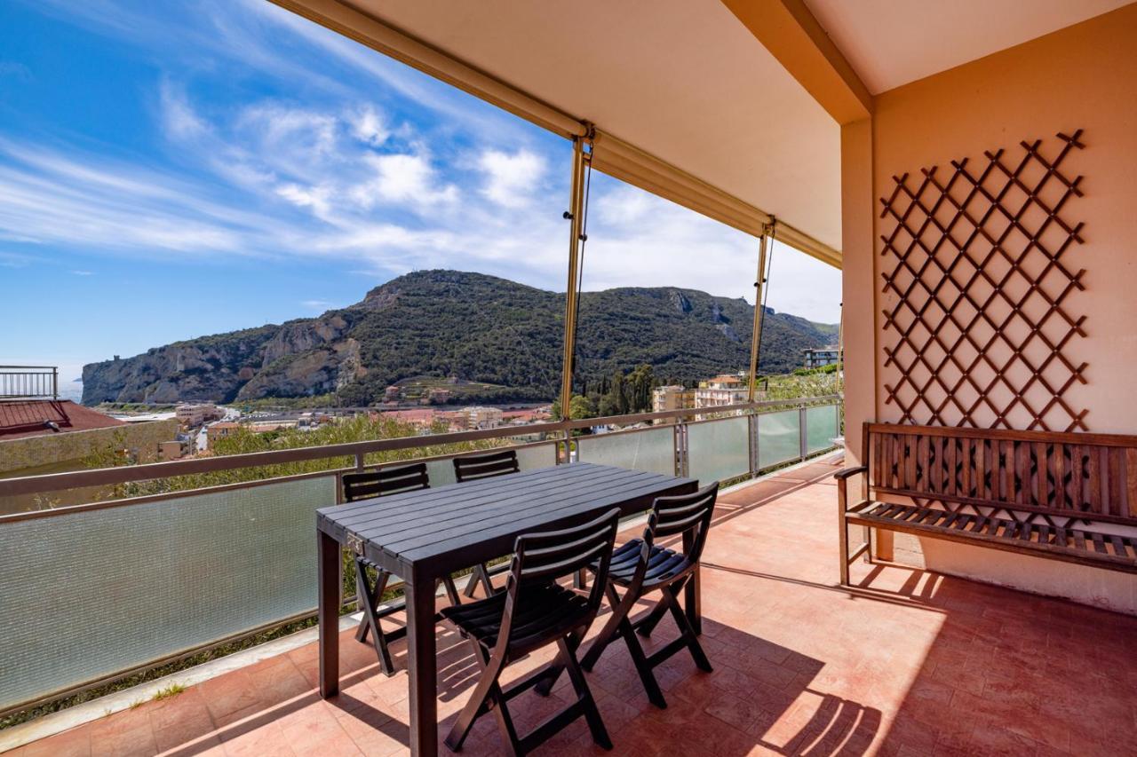 Casa Matilde - Appartamento Vista Mare - Con Posto Auto Finale Ligure Exterior photo